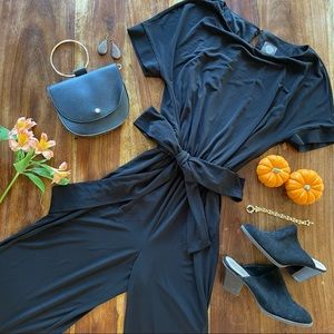 Vince Camino Black Wide Leg Short-Sleeve Jumpsuit w/ Keyhole and Button Closure